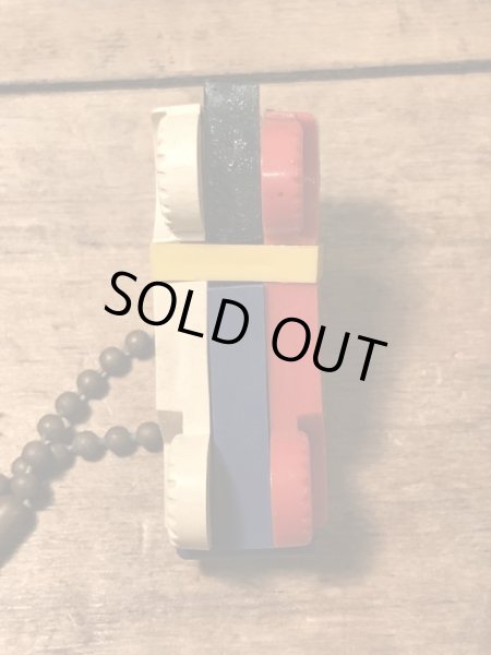 50年代頃の車モチーフのヴィンテージパズルキーチェーン