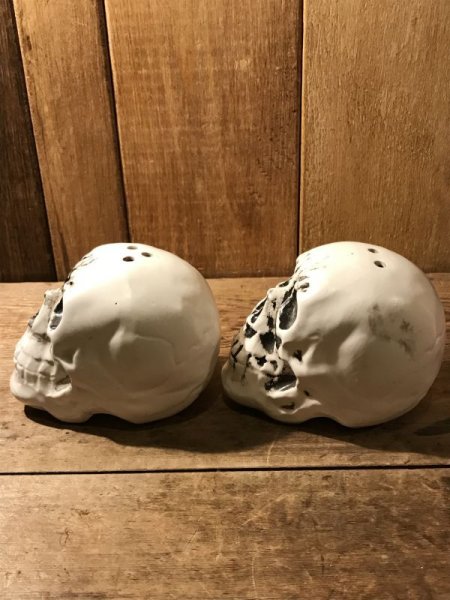 陶器製のスカルのヴィンテージソルト&ペッパー