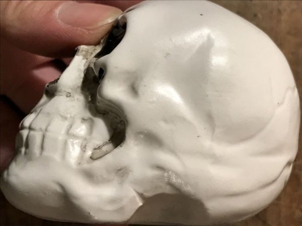 陶器製のスカルのヴィンテージソルト&ペッパー