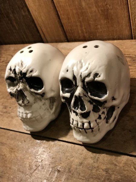 陶器製のスカルのヴィンテージソルト&ペッパー
