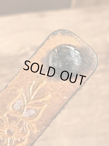 70年代頃のヒッピーデザインのビンテージレザーブレスレット