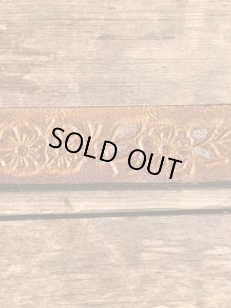 70年代頃のヒッピーデザインのビンテージレザーブレスレット