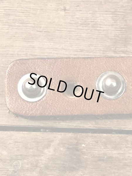 アメリカのスタンダードな名前が書かれたレザー製のヴィンテージブレスレット