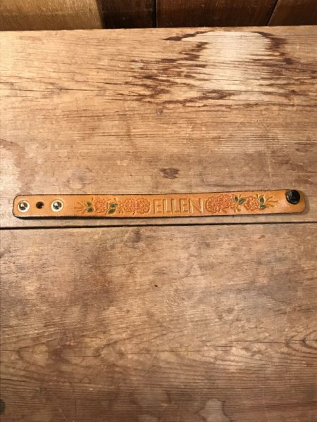 70年代頃のヒッピーデザインのビンテージレザーブレスレット