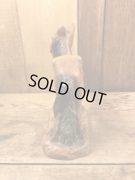 Multi Product Incの馬モチーフのヴィンテージ木彫りの置物