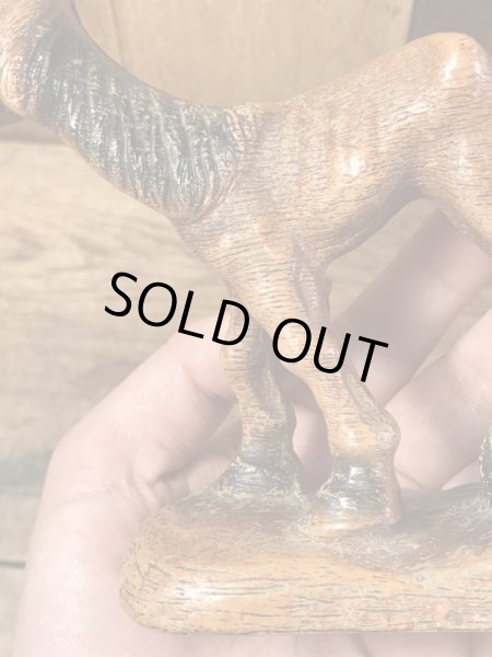 Multi Product Incの馬モチーフのヴィンテージ木彫りの置物