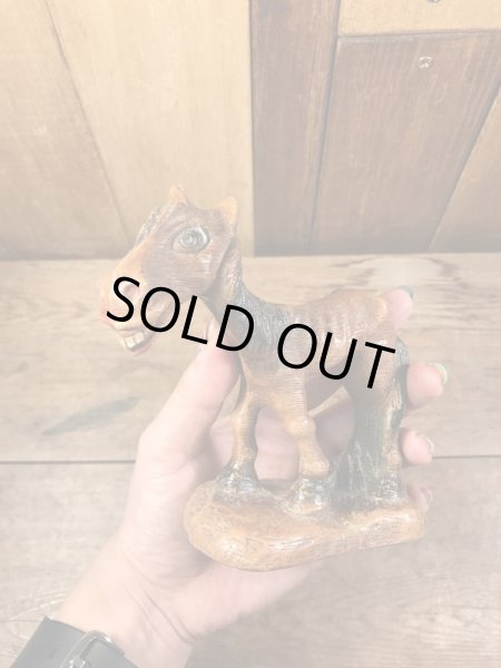 Multi Product Incの馬モチーフのヴィンテージ木彫りの置物