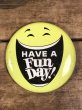 スマイルフェイスのHave A Fun Dayの70年代ビンテージ缶バッジ