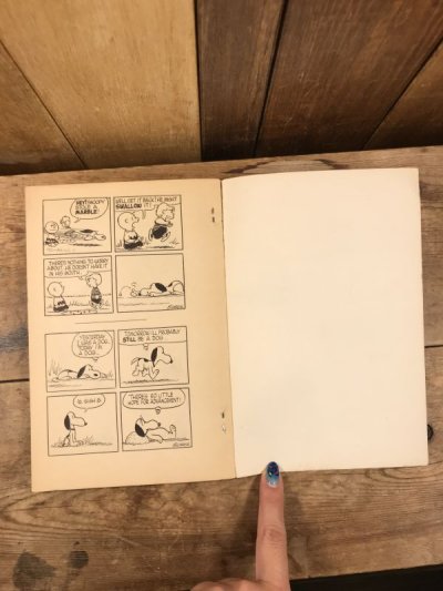 画像1: “Featuring Snoopy” A New Peanuts Book　スヌーピー　ビンテージ　コミック　ピーナッツ　漫画　60年代