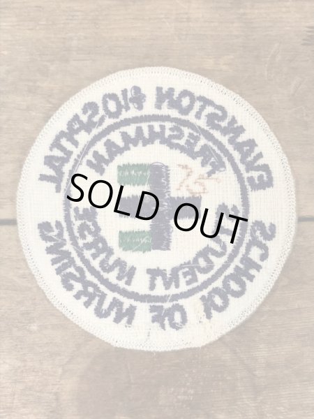 アメリカのカレッジ物(看護学校)の〜70’sヴィンテージ刺繡パッチ