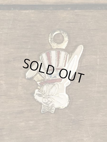 ルーニーテューンズのバッグスバニーの70〜80年代ビンテージメタルチャーム