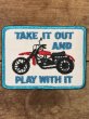 Take It Out And Play With It(それを取り出し、それで遊びます)のメッセージが書かれた70年代〜ビンテージ刺繡ワッペン