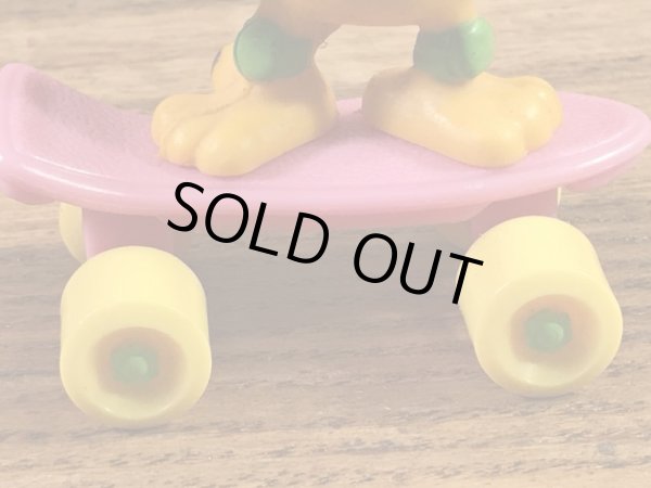 ガーフィールドがスケートボードに乗った80’sヴィンテージPVCフィギュア