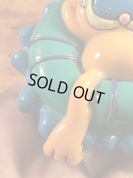 ガーフィールドが浮き輪に乗っている90年代ビンテージフィギュア