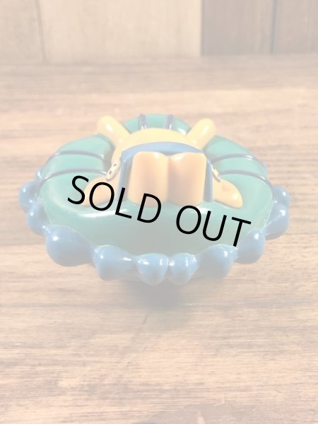 ガーフィールドが浮き輪に乗っている90年代ビンテージフィギュア