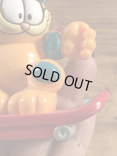 ガーフィールドがスケートボードをしている90’sヴィンテージトイ