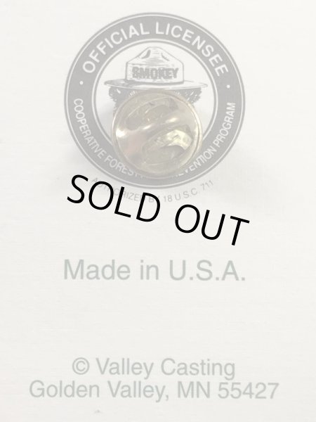 アドバタイジングキャラクターのスモーキーベアの90年代〜ビンテージピンバッジ