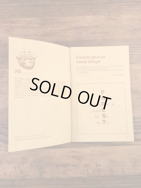 アドバタイジングキャラクターのスモーキーベアの80年代ビンテージジュニアレンジャーハンドブック