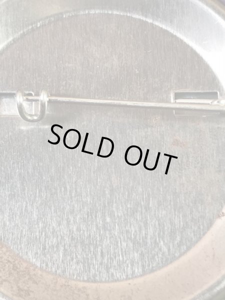 花を持っているガーフィールドが描かれた80’sヴィンテージ缶バッチ