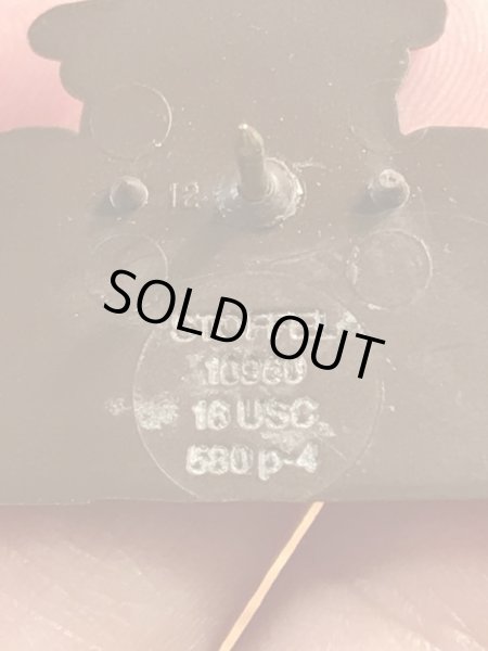 企業キャラクターのスモーキーベアの90’s〜ヴィンテージピンズ