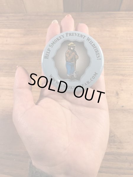 アドバタイジングキャラクターのスモーキーベアの80年代〜ビンテージ缶バッジ