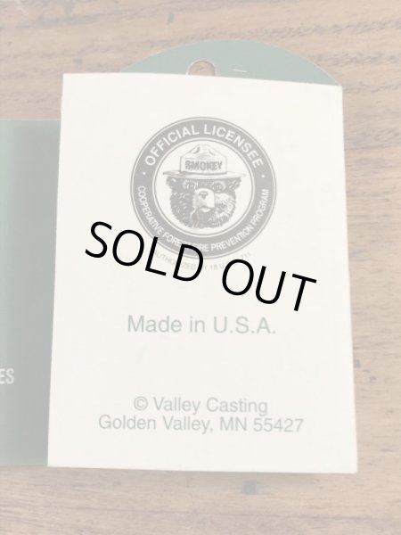 アドバタイジングキャラクターのスモーキーベアの90年代〜ビンテージピンバッジ