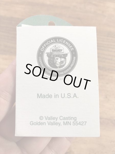 企業キャラクターのスモーキーベアの90’s〜ヴィンテージピンズ