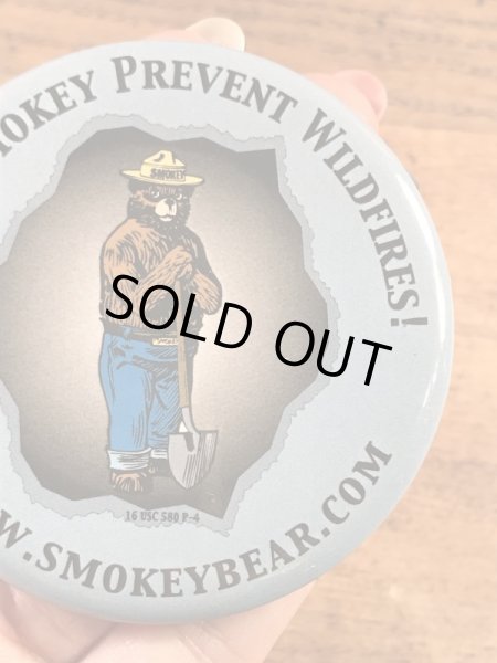 アドバタイジングキャラクターのスモーキーベアの80年代〜ビンテージ缶バッジ