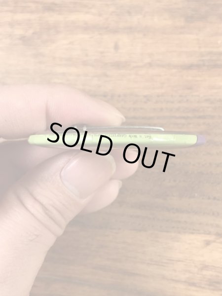 花を持っているガーフィールドが描かれた80’sヴィンテージ缶バッチ