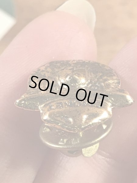 企業キャラクターのスモーキーベアの90’s〜ヴィンテージピンズ