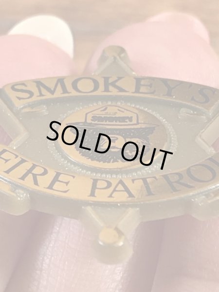 企業キャラクターのスモーキーベアの90’s〜ヴィンテージピンズ