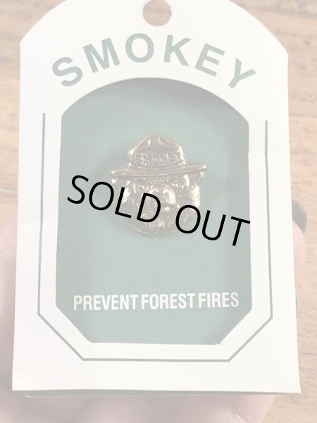 企業キャラクターのスモーキーベアの90’s〜ヴィンテージピンズ