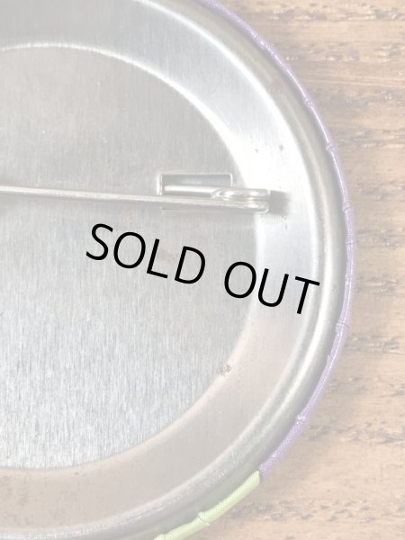 花を持っているガーフィールドが描かれた80’sヴィンテージ缶バッチ