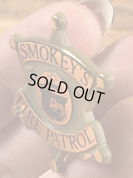 アドバタイジングキャラクターのスモーキーベアの90年代〜ビンテージピンバッジ