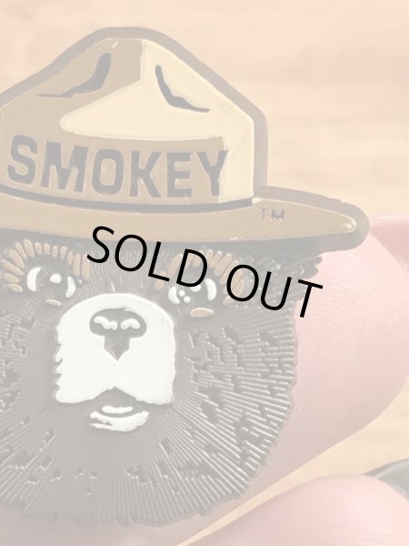 アドバタイジングキャラクターのスモーキーベアの90年代〜ビンテージピンバッジ