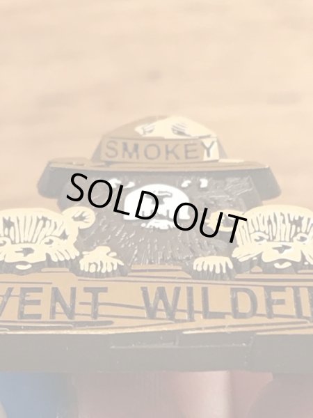 企業キャラクターのスモーキーベアの90’s〜ヴィンテージピンズ