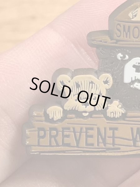 企業キャラクターのスモーキーベアの90’s〜ヴィンテージピンズ