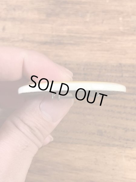 ガーフィールドと親友のクマのぬいぐるみプーキーが描かれた80’sヴィンテージ缶バッチ