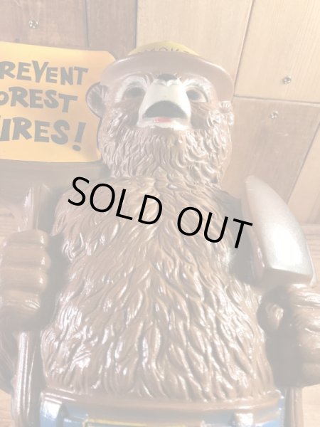 アドバタイジングキャラクターのスモーキーザベアの70年代ビンテージコインバンク