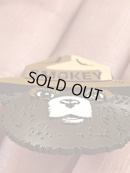 企業キャラクターのスモーキーベアの90’s〜ヴィンテージピンズ