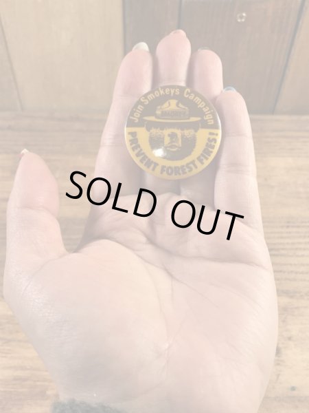 アドバタイジングキャラクターのスモーキーベアの80年代〜ビンテージ缶バッジ