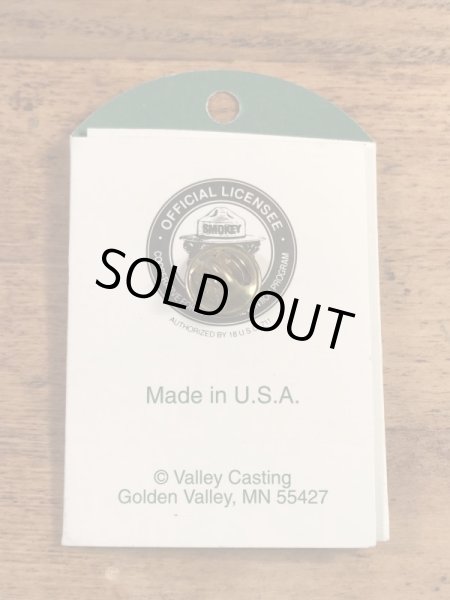 企業キャラクターのスモーキーベアの90’s〜ヴィンテージピンズ