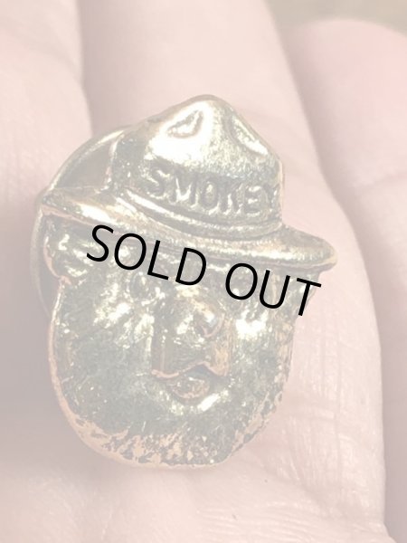 アドバタイジングキャラクターのスモーキーベアの90年代〜ビンテージピンバッジ