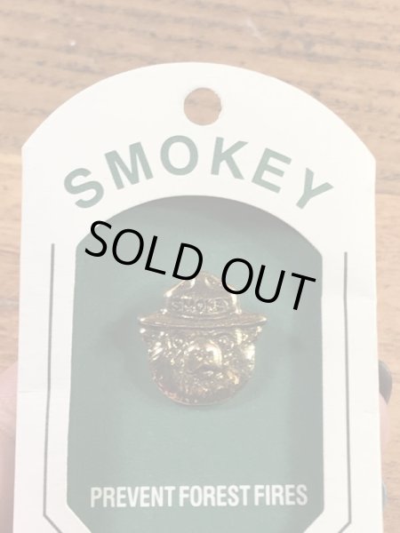 アドバタイジングキャラクターのスモーキーベアの90年代〜ビンテージピンバッジ