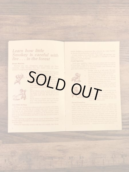 アドバタイジングキャラクターのスモーキーベアの80年代ビンテージジュニアレンジャーハンドブック