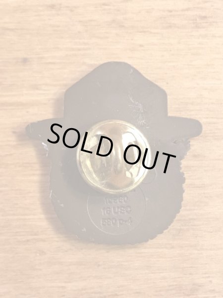 企業キャラクターのスモーキーベアの90’s〜ヴィンテージピンズ