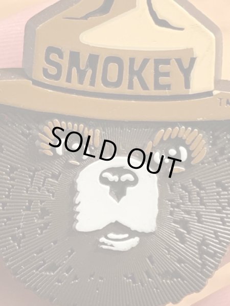 アドバタイジングキャラクターのスモーキーベアの90年代〜ビンテージピンバッジ