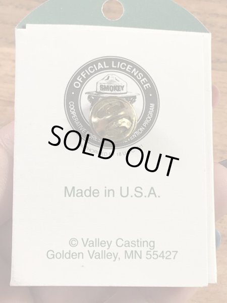 アドバタイジングキャラクターのスモーキーベアの90年代〜ビンテージピンバッジ