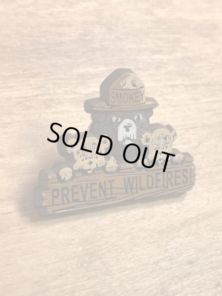 企業キャラクターのスモーキーベアの90’s〜ヴィンテージピンズ