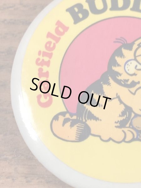 ガーフィールドと親友のクマのぬいぐるみプーキーが描かれた80’sヴィンテージ缶バッチ